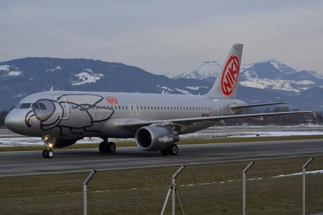 Airbus A320 (OE-LEA)