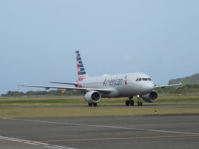 Airbus A320 (N121UW)