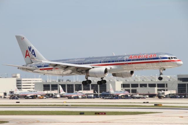 Boeing 757-200 (N637AM)