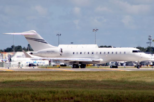 Bombardier Global 5000 (N95783) - Lining up to depart rwy 7 on 17-Oct-18 heading for SPJC.