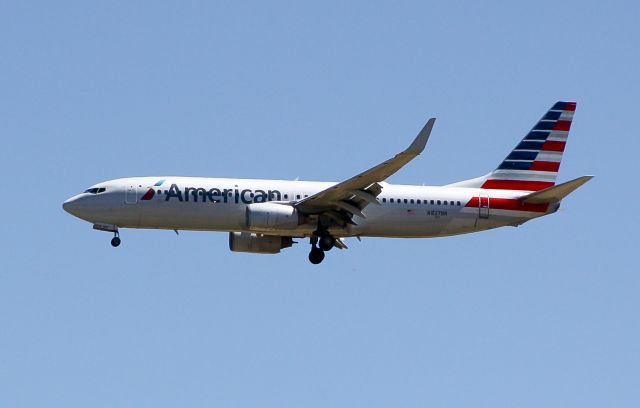 Boeing 737-700 (N827NN) - American B737 On final for 29R from DFW