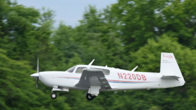 Mooney M-20 (N220DB)