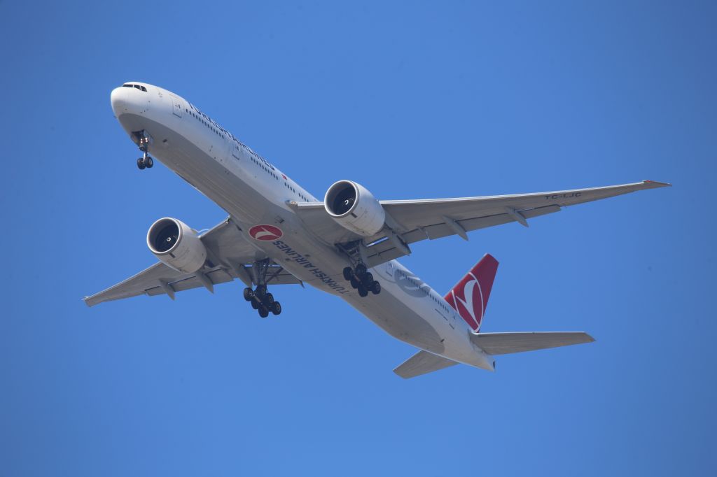 BOEING 777-300ER (TC-LJC)