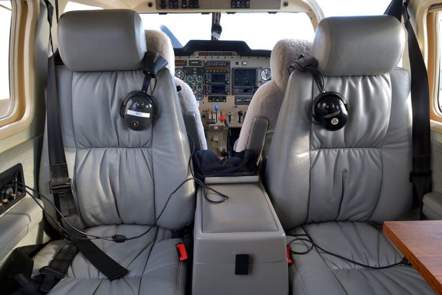 Piper Saratoga/Lance (VH-EXS) - A very comfortable interior of this 2000 built Piper Saratoga II TC.