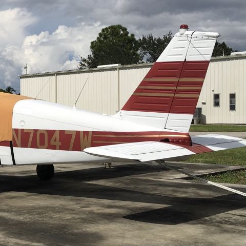Piper Cherokee (N7047W)