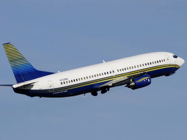 BOEING 737-400 (N752MA)