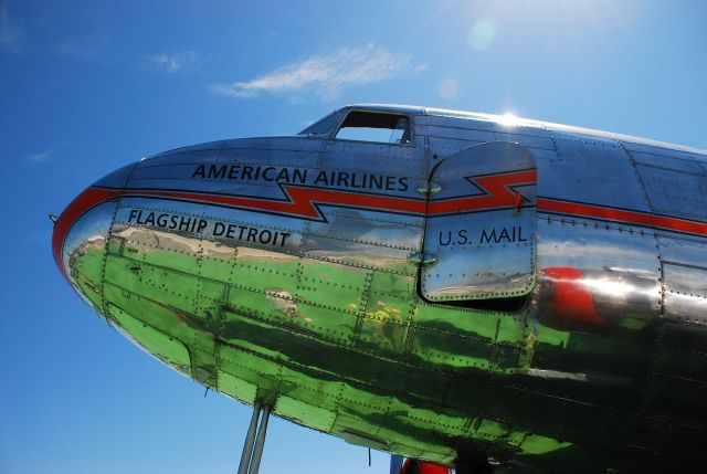 Douglas DC-3 (NC17334)