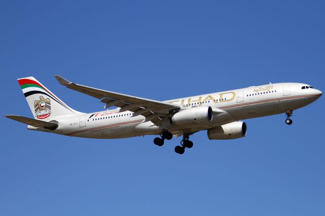Airbus A330-200 (A6-EYJ)