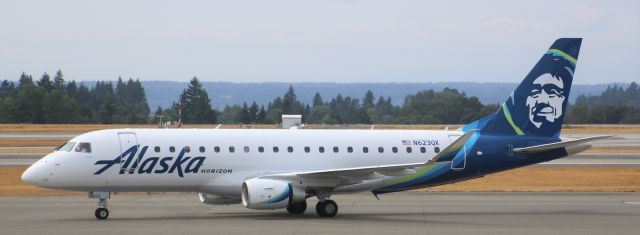 Embraer 175 (N623QX)