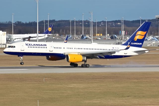 BOEING 767-300 (TF-FIK)