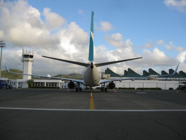 Boeing 737-700 (C-FWAQ)