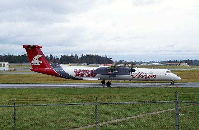 de Havilland Dash 8-400 (N401QX) - Washington State University tribute.