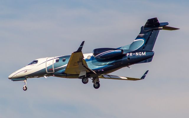 Embraer Phenom 300 (PR-NGM)