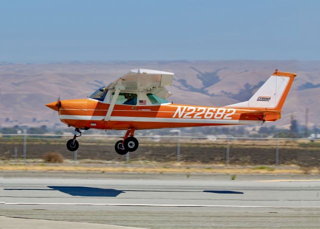 Cessna Commuter (N22682) - First solo landings