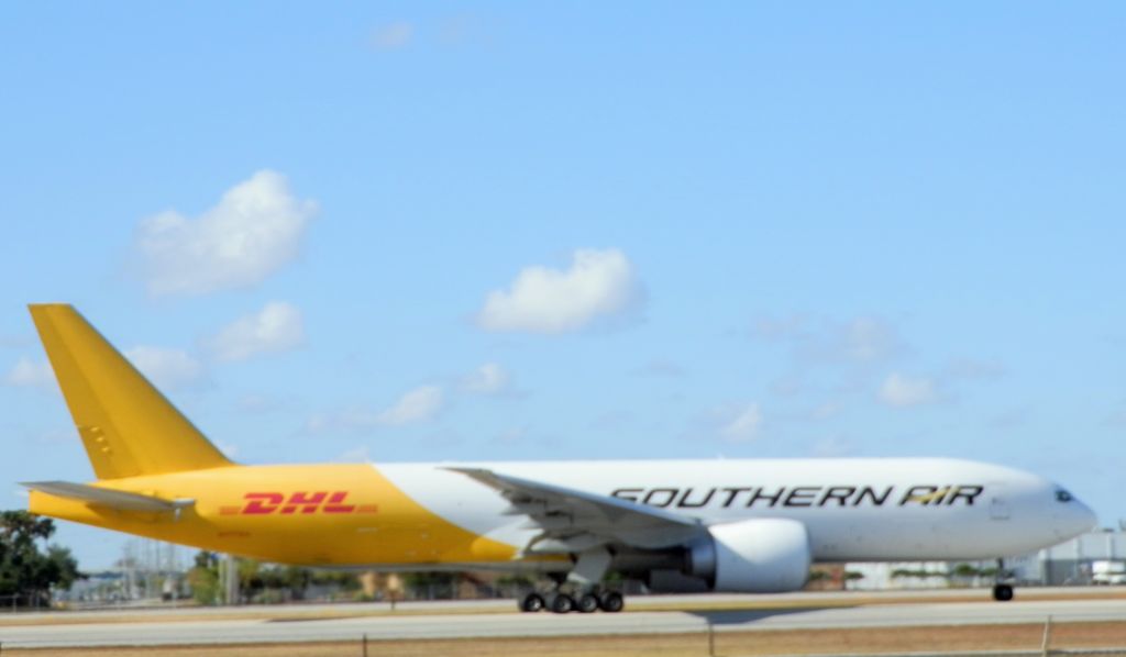 BOEING 777-200LR (N777SA)
