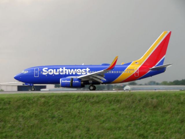 Boeing 737-700 (N7846A)