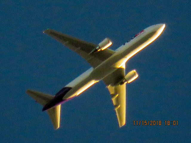 BOEING 767-300 (N143FE)