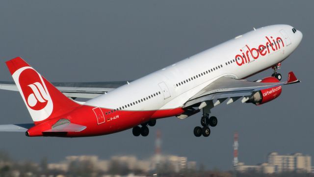 Airbus A330-300 (D-ALPB)
