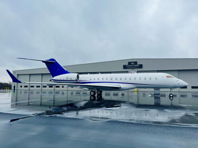 — — - Global coming into FLightServ in Trenton NJ. NEW HANGAR and its so nice!!!