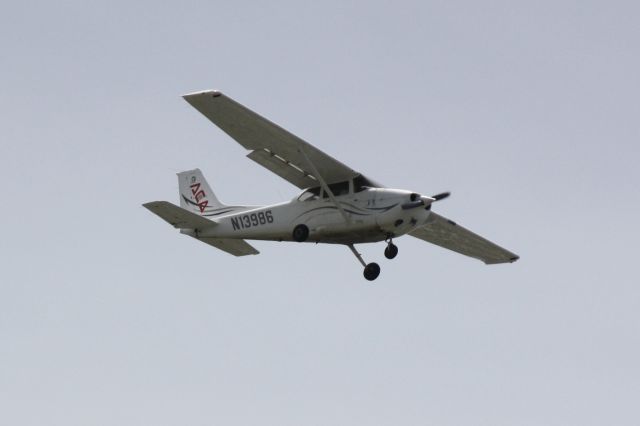 Cessna Skyhawk (N13986)