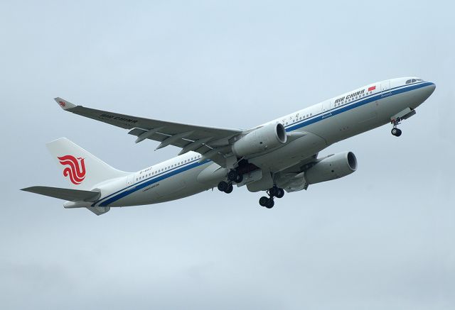 Airbus A330-200 (B-6117)