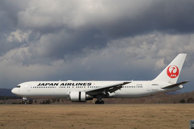BOEING 767-300 (JA655J) - April 7th 2019:HND-HKD.
