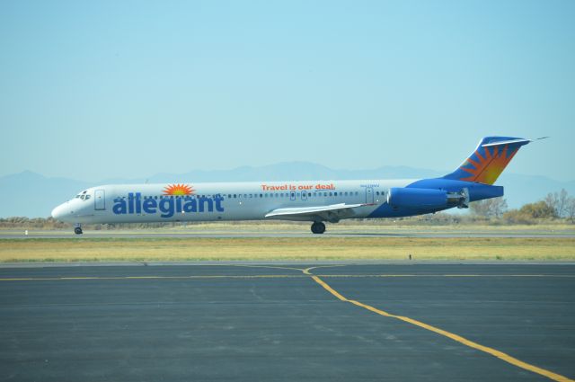 McDonnell Douglas MD-83 (N429NV) - Arriving on 13.