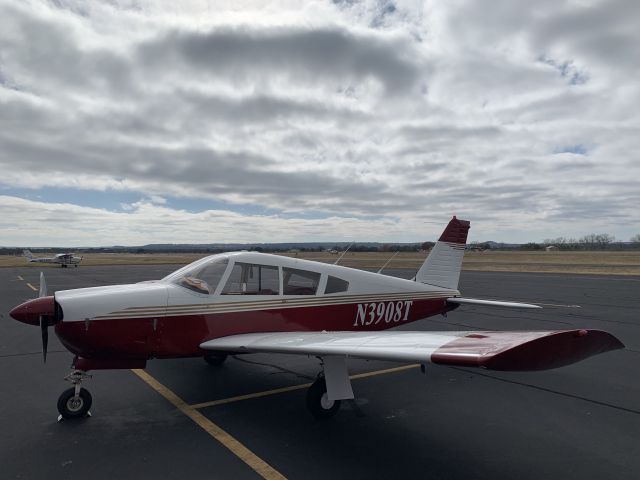 Piper Cherokee Arrow (N3908T)