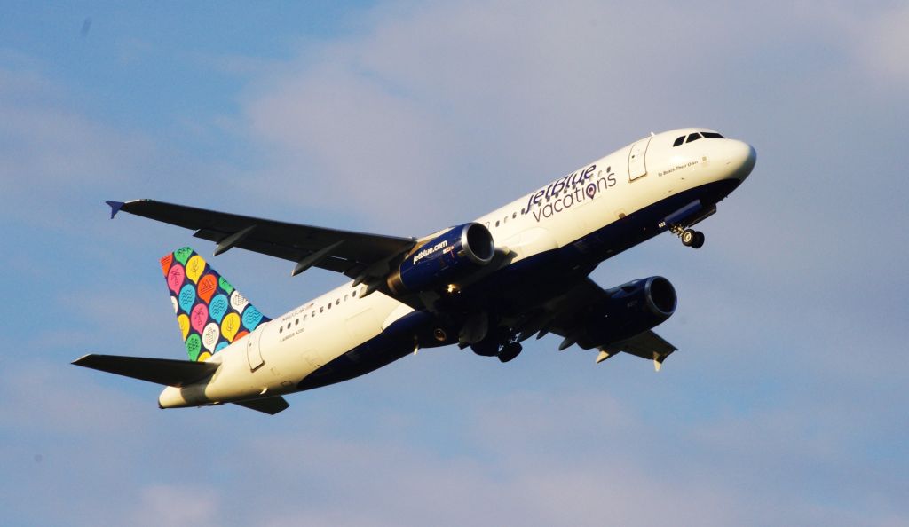 Airbus A320 (N603JB)