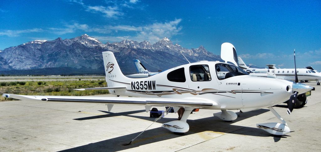 Cirrus SR-22 (N355MW)