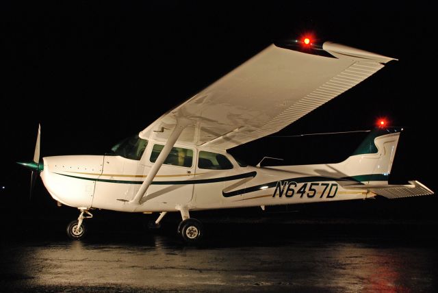 Cessna Skyhawk (N6457D) - Photoshoot practice for company sales brochure.