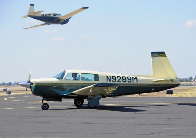 Mooney M-20 (N9289M) - Mooney M-20 taxiing and upwind at Merced Regional Airport (KMCE)