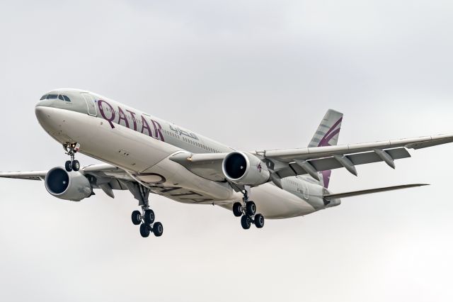 Airbus A330-300 (A7-AEH)