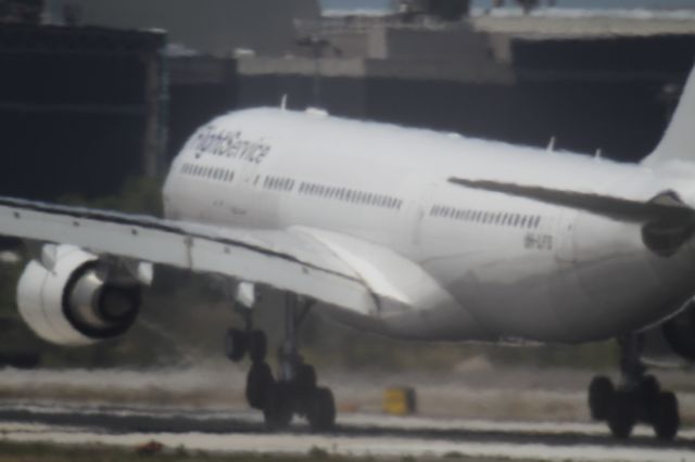 Airbus A330-200 (9H-LFS) - APROXIMACIÓN FINAL 27MMTJ