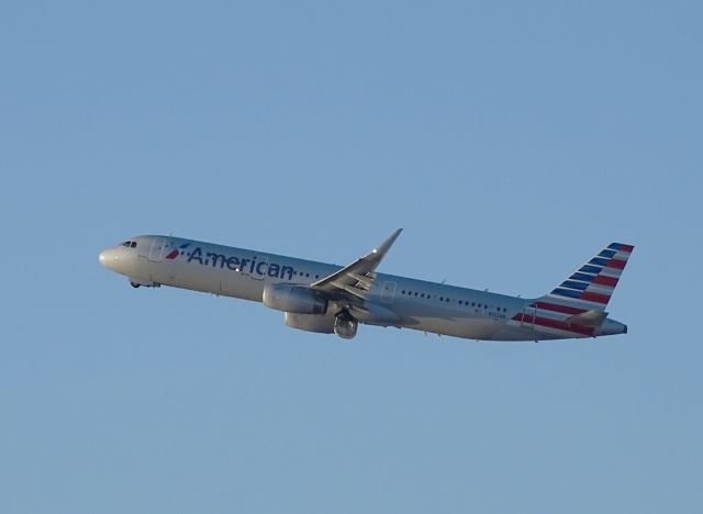 Airbus A321 (N133AN)
