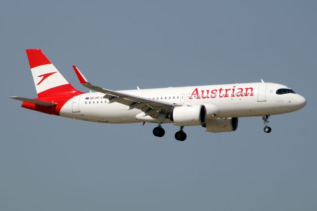 Airbus A320neo (OE-LZQ) - On short finals for rwy 09L on 5-Sep-23 operating flight AUA461 from LOWW.