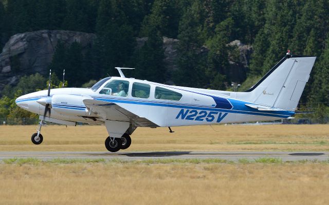 Beechcraft 55 Baron (N225V)