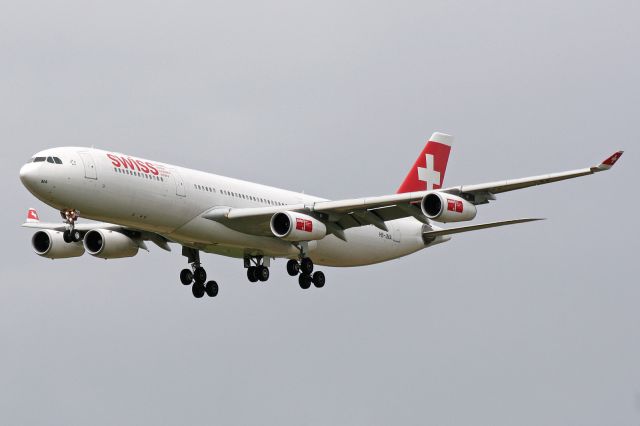 Airbus A340-300 (HB-JMA)