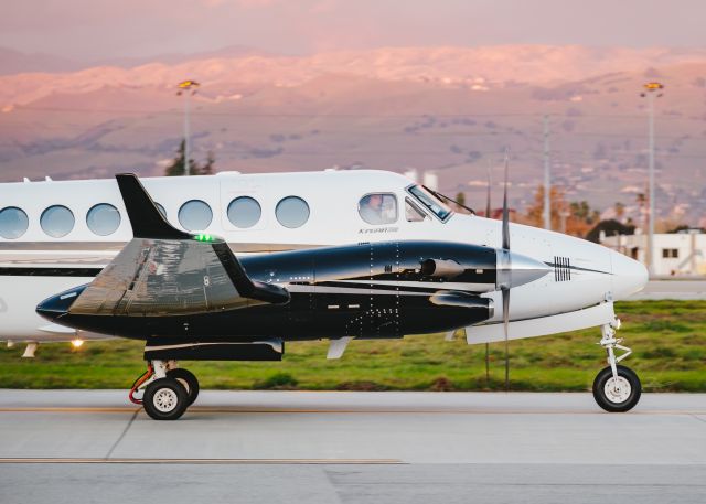 Beechcraft Super King Air 350 (N843FS)