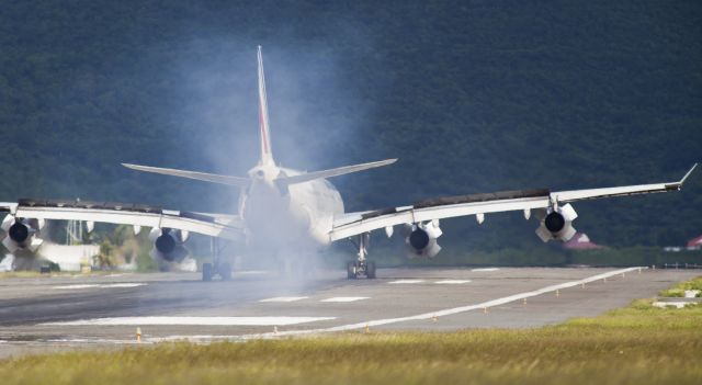 Airbus A340-300 (F-GLZR)