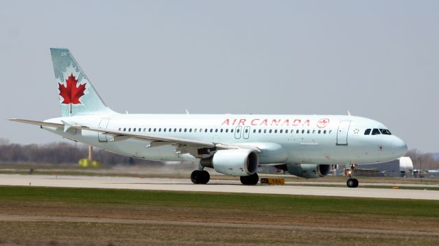 Airbus A320 (C-GKOE)