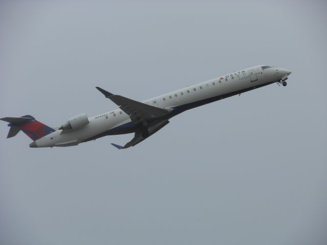 Canadair Regional Jet CRJ-900 (N933XJ)