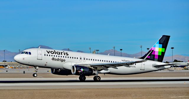 Airbus A320 (N523VL)