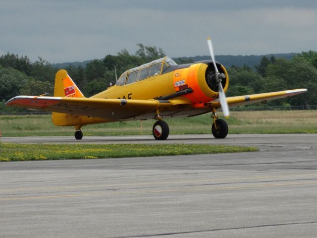 North American T-6 Texan (N1811B)