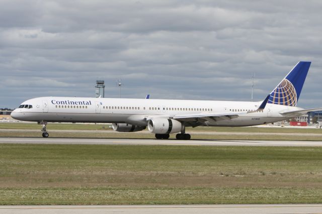 BOEING 757-300 (N73860) - September 25, 2010 - landed Detroit to pick up NFL team Detroit Lions to Minneapolis/St. Paul