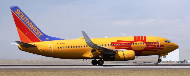 Boeing 737-700 (N781WN) - Landing on 35L.