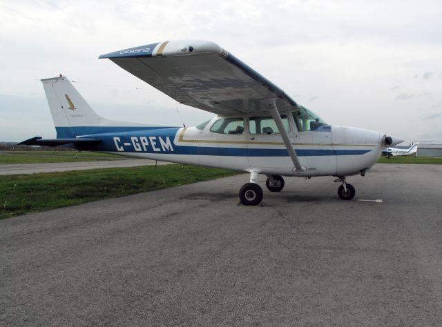 Cessna Skyhawk (C-GPEM) - Its a C172.