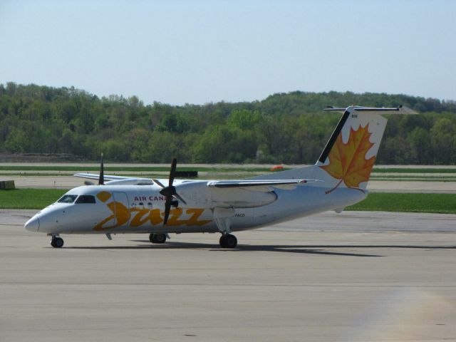 de Havilland Dash 8-100 (C-FACD)