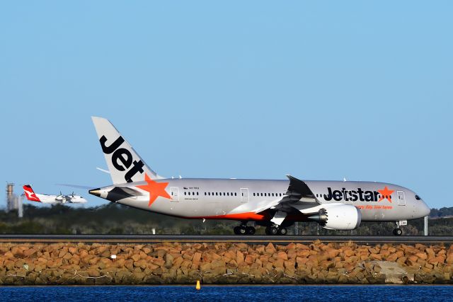 Boeing 787-8 (VH-VKH) - VH-VKH Jetstar Airways Boeing 787-8 Dreamliner  01 Oct 2017