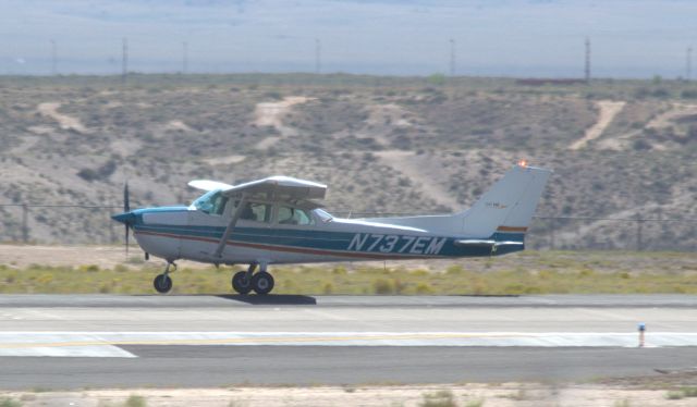 Cessna Skyhawk (N737EM)